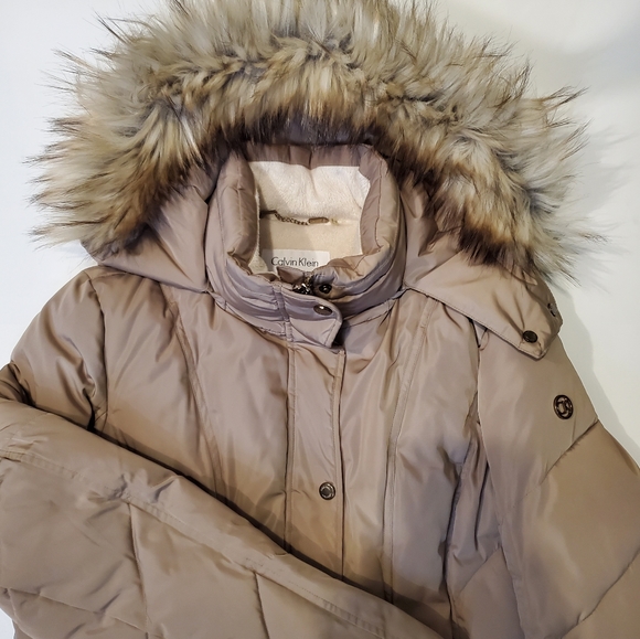 Calvin Klein Women's 3/4 Faux Fur Puffer - Picture 1 of 9
